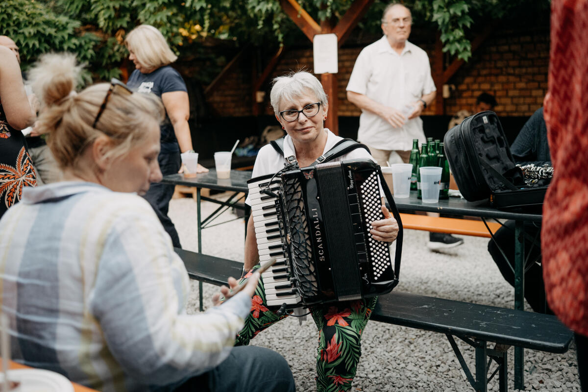 KOBUCI_BUDAPEST_BAR_BUDAPEST_KLEZMER_BAND_2026_06_24_HJL_09316.jpg