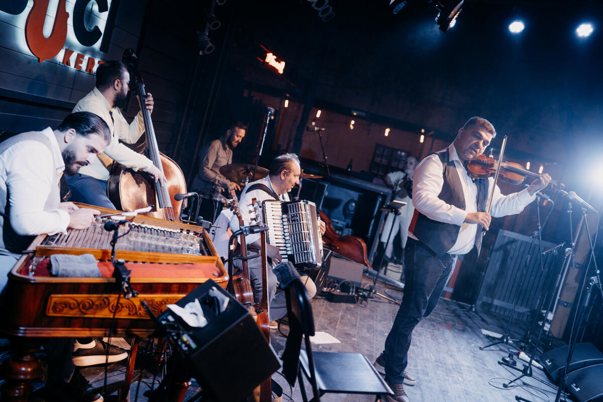 KOBUCI_BUDAPEST_BAR_BUDAPEST_KLEZMER_BAND_2026_06_24_HJL_09586.jpg