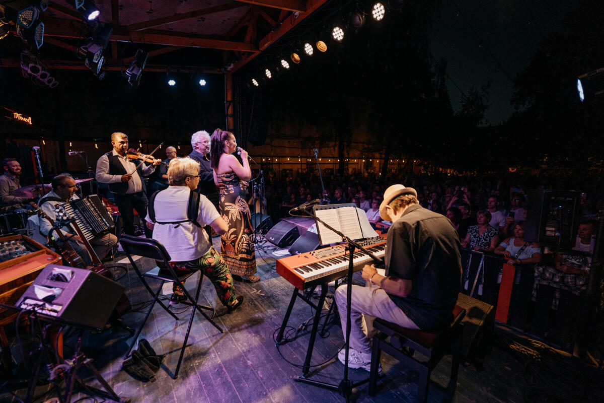 KOBUCI_BUDAPEST_BAR_BUDAPEST_KLEZMER_BAND_2026_06_24_HJL_09773.jpg